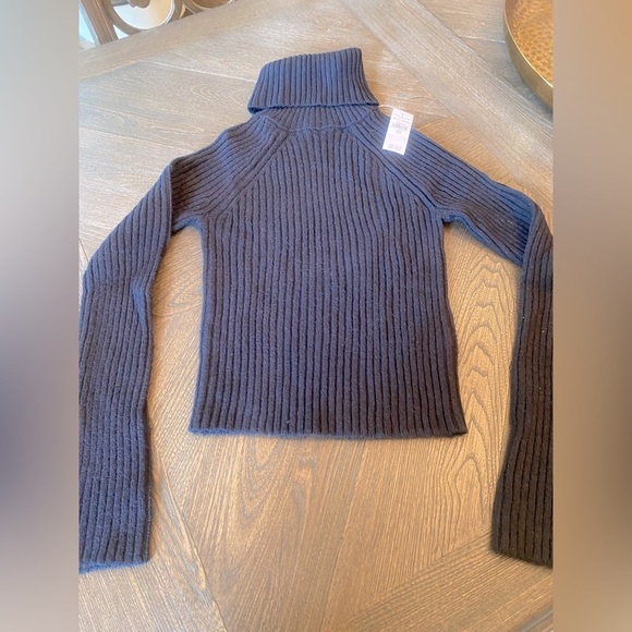 American Eagle Black Ribbed Turtleneck Sweater - Picture 1 of 4